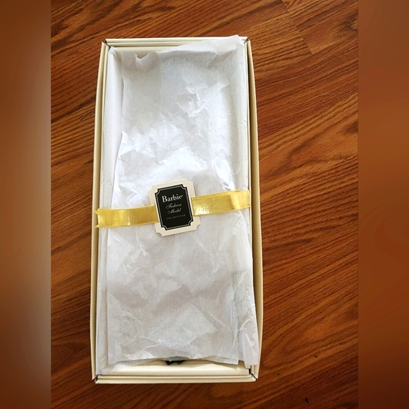 2015 Limited Edition Gold Label Barbie Fashion Model Collection - Picture 3 of 4